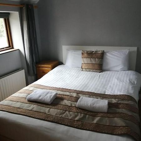 An File Economy Rooms Westport Esterno foto